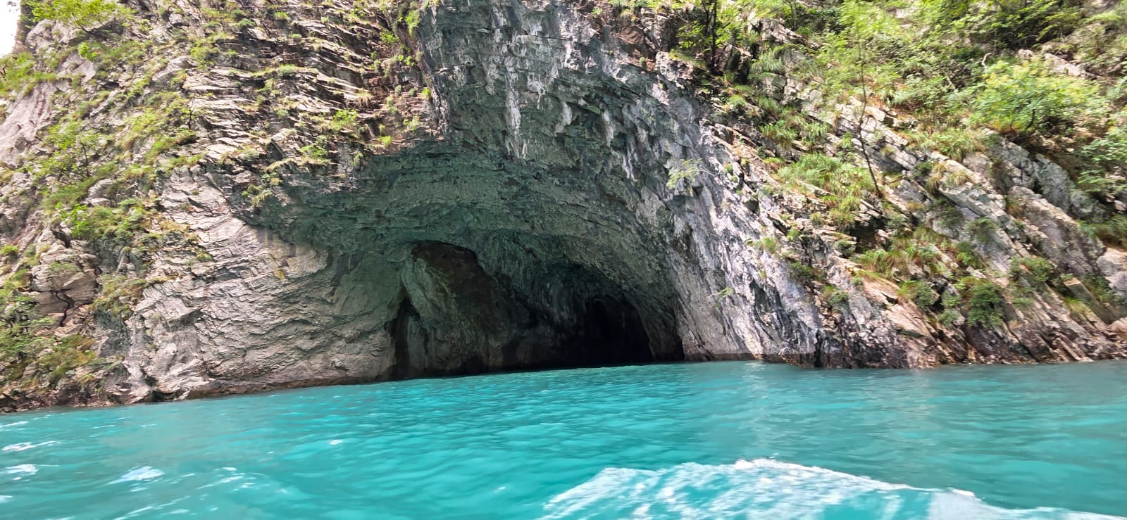 Vlora – Île de Sazan – Péninsule de Karaburun : La plus belle excursion en bateau d’Albanie