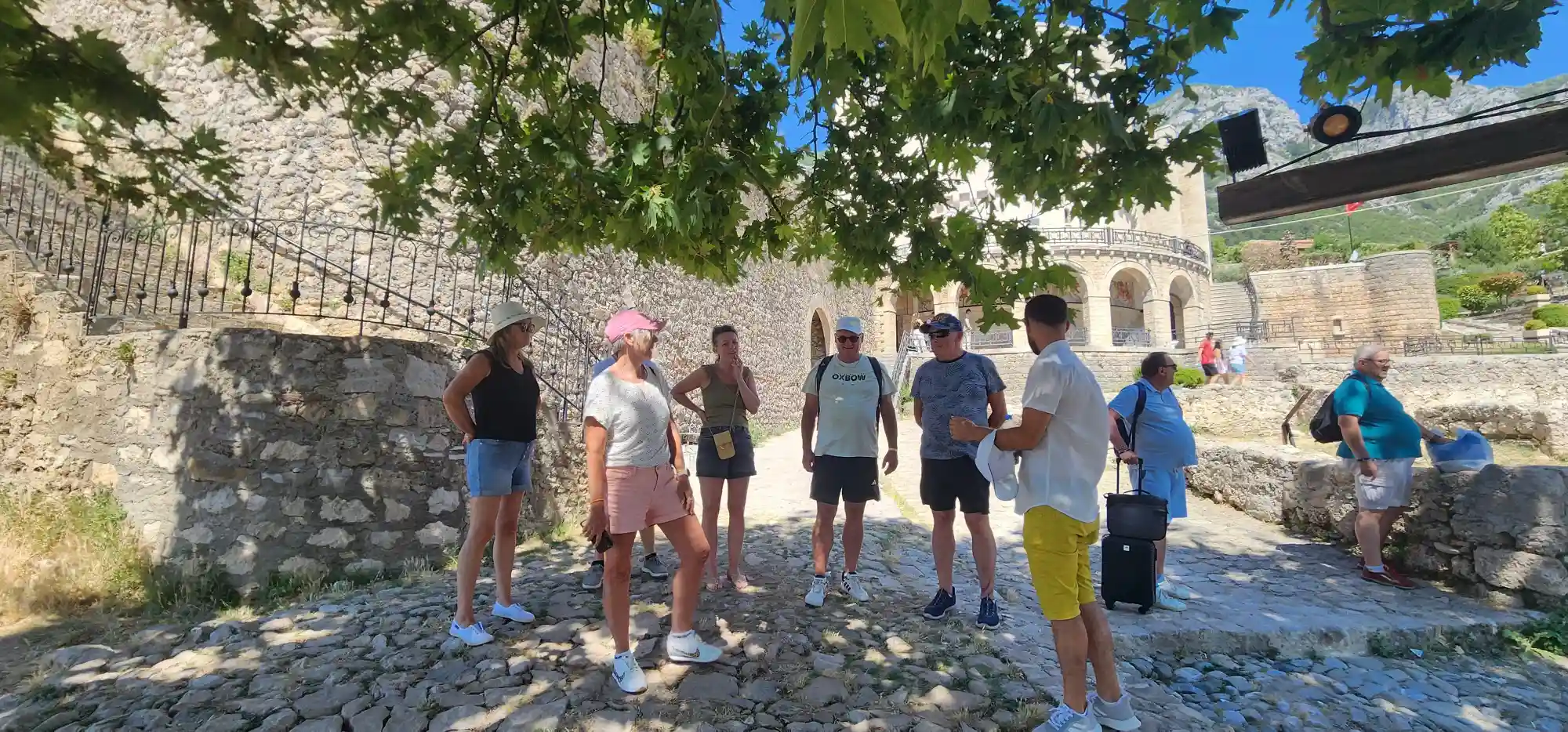 Excursions en groupe avec un guide local depuis Golem