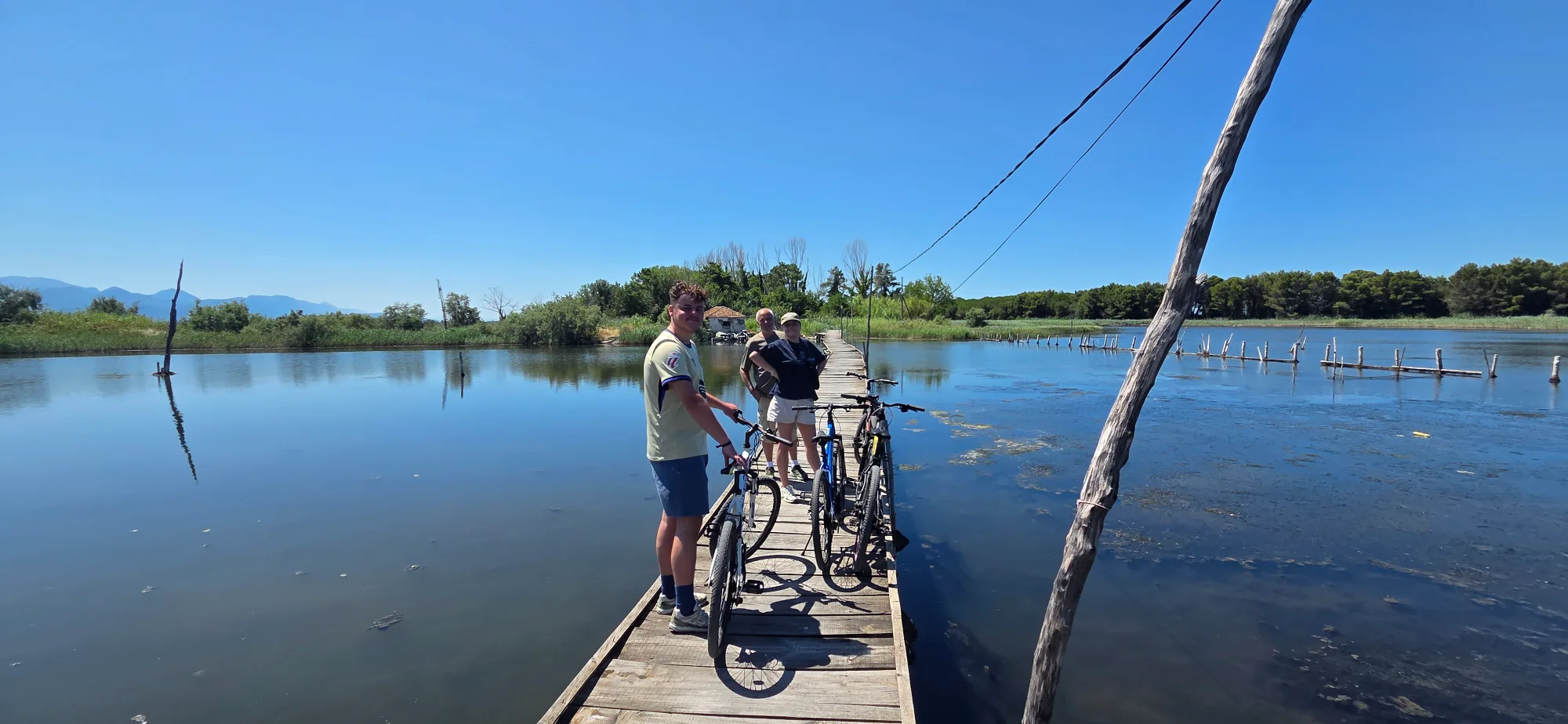 Excursions en velo en Albanie. La lagune de Kune Vain